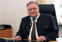 Bezirkstagspräsident - Manfred Hölzlein